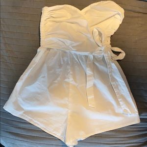 NEW Tobi Strapless Love City Romper - Small